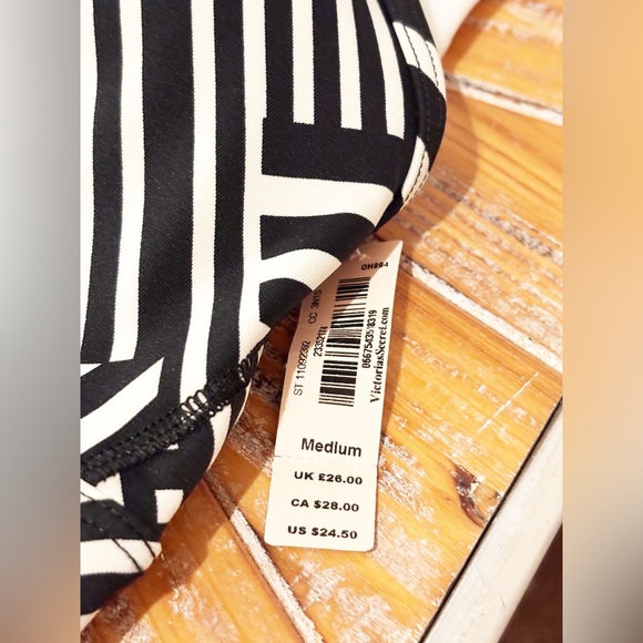 NWT Victoria’s Secret Mesh Detail Sports Bra Sz M - Picture 8 of 12